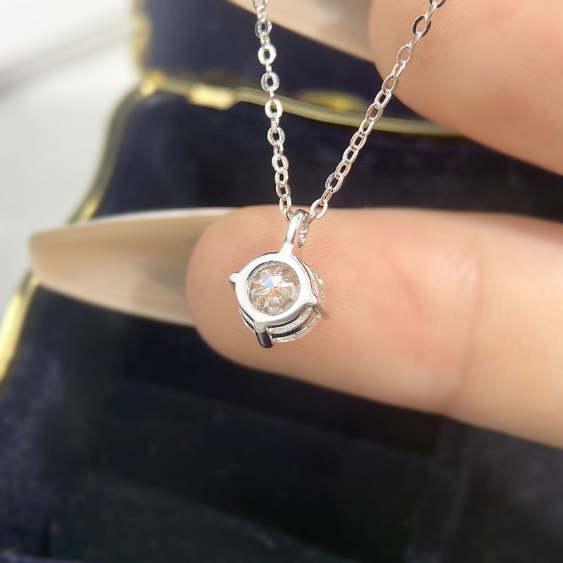 Casual Solid Color Sterling Silver Plating Inlay Moissanite Rose Gold Plated White Gold Plated Gold Plated Pendant Necklace display picture 7