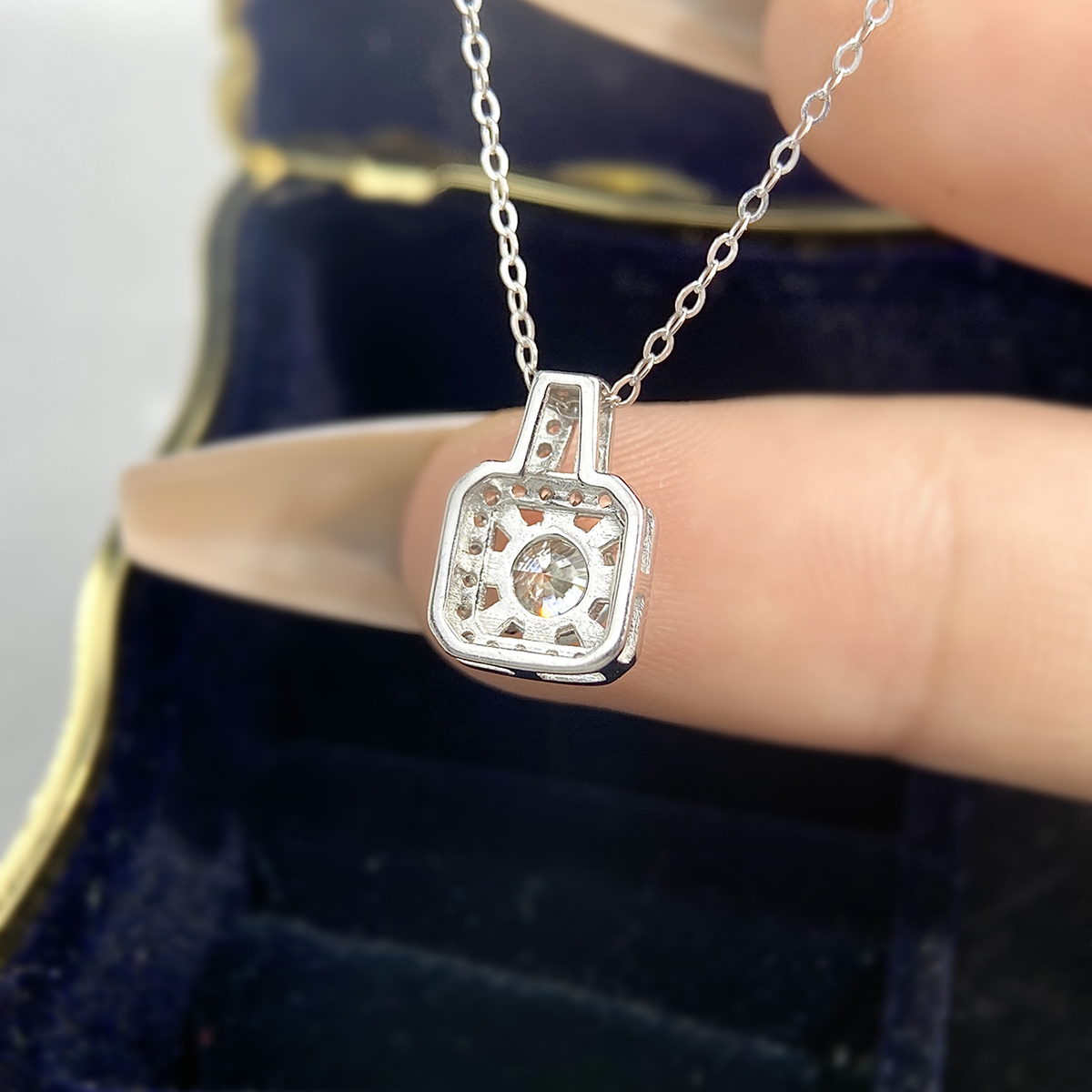Casual Solid Color Sterling Silver Plating Inlay Moissanite White Gold Plated Pendant Necklace display picture 8