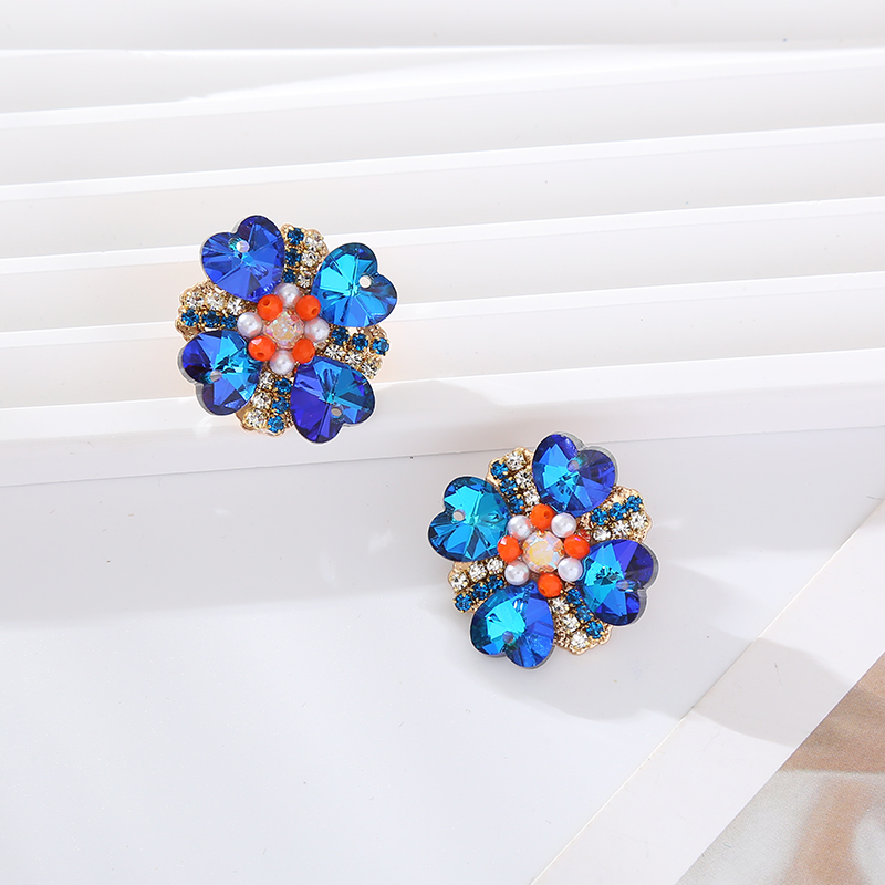 1 Pair Elegant Luxurious Heart Shape Flower Plating Inlay Alloy Rhinestones Glass Gold Plated Ear Studs display picture 3