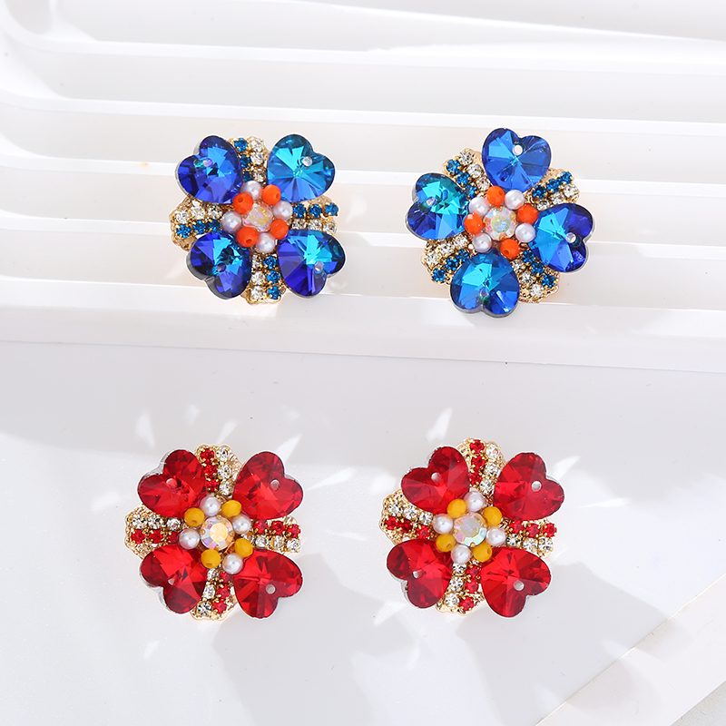 1 Pair Elegant Luxurious Heart Shape Flower Plating Inlay Alloy Rhinestones Glass Gold Plated Ear Studs display picture 2