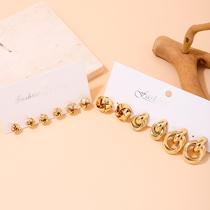 Wholesale Jewelry Simple Style Classic Style Round Flower Alloy Gold Plated Plating Ear Studs display picture 3