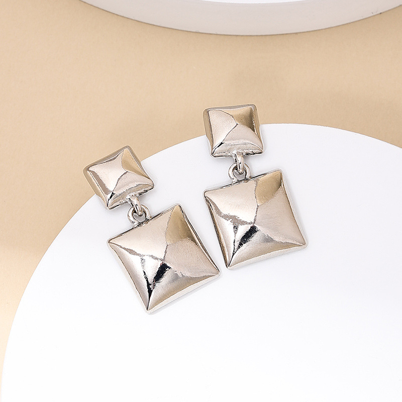 1 Pair Elegant Simple Style Square Plating Alloy Drop Earrings display picture 4