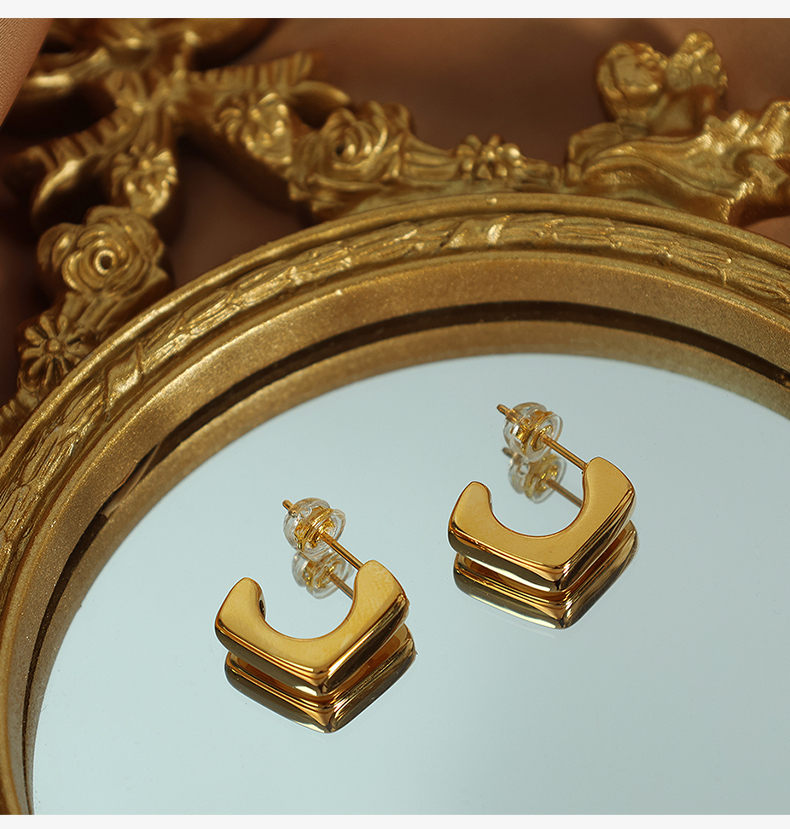 1 Paar Klassisch Klassischer Stil Quadrat Überzug Titan Stahl 18 Karat Vergoldet Ohrringe display picture 3