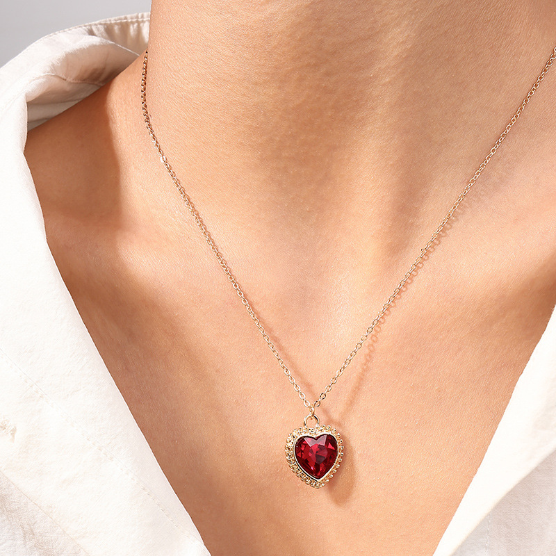 Sweet Simple Style Heart Shape Alloy Inlay Zircon Women's Pendant Necklace display picture 8