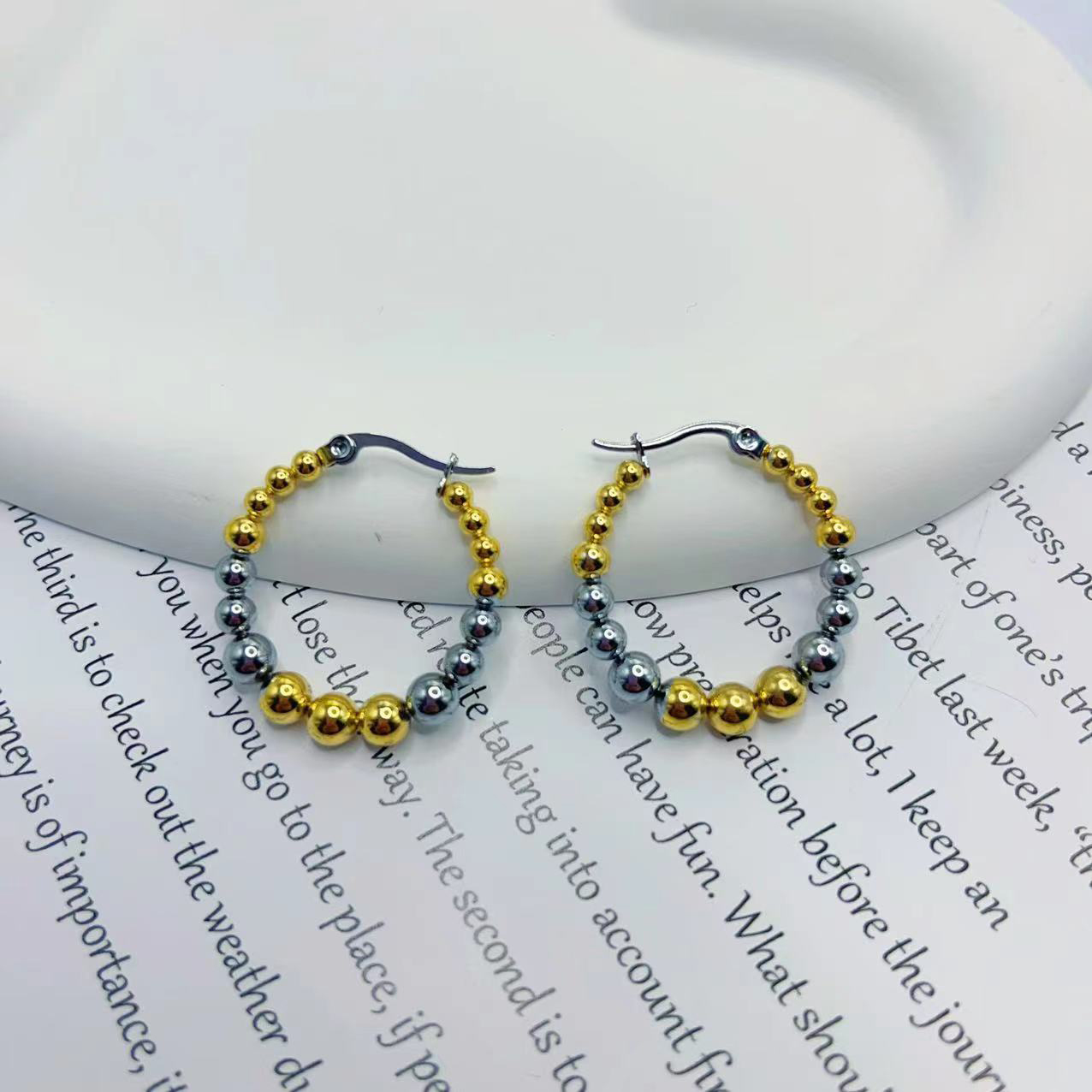 1 Pair Modern Style Classic Style Solid Color Plating Stainless Steel None Gold Plated Hoop Earrings display picture 4