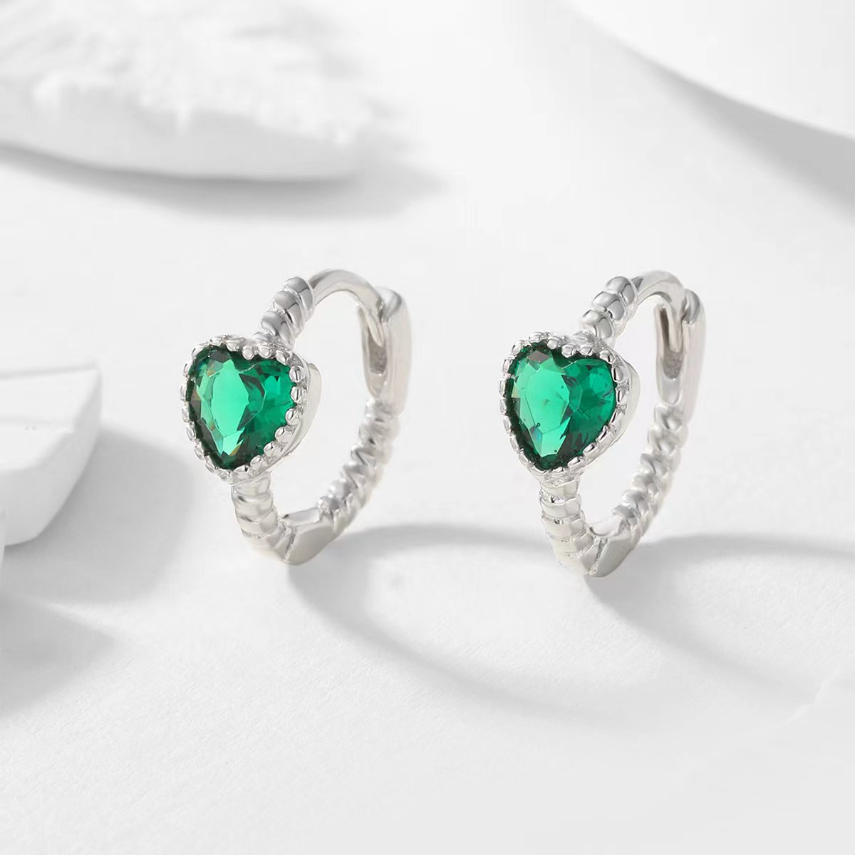 1 Pair Elegant Cute Sweet Heart Shape Inlay Sterling Silver Zircon Earrings display picture 1