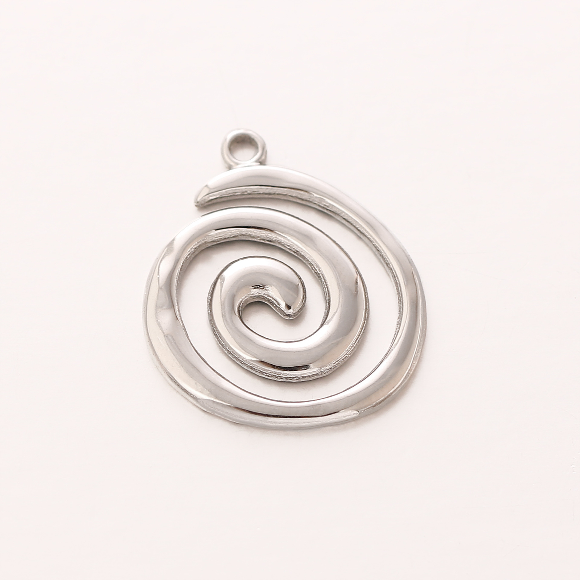 1 Piece 304 Stainless Steel 18K Gold Plated Swirl Pattern Pendant display picture 3