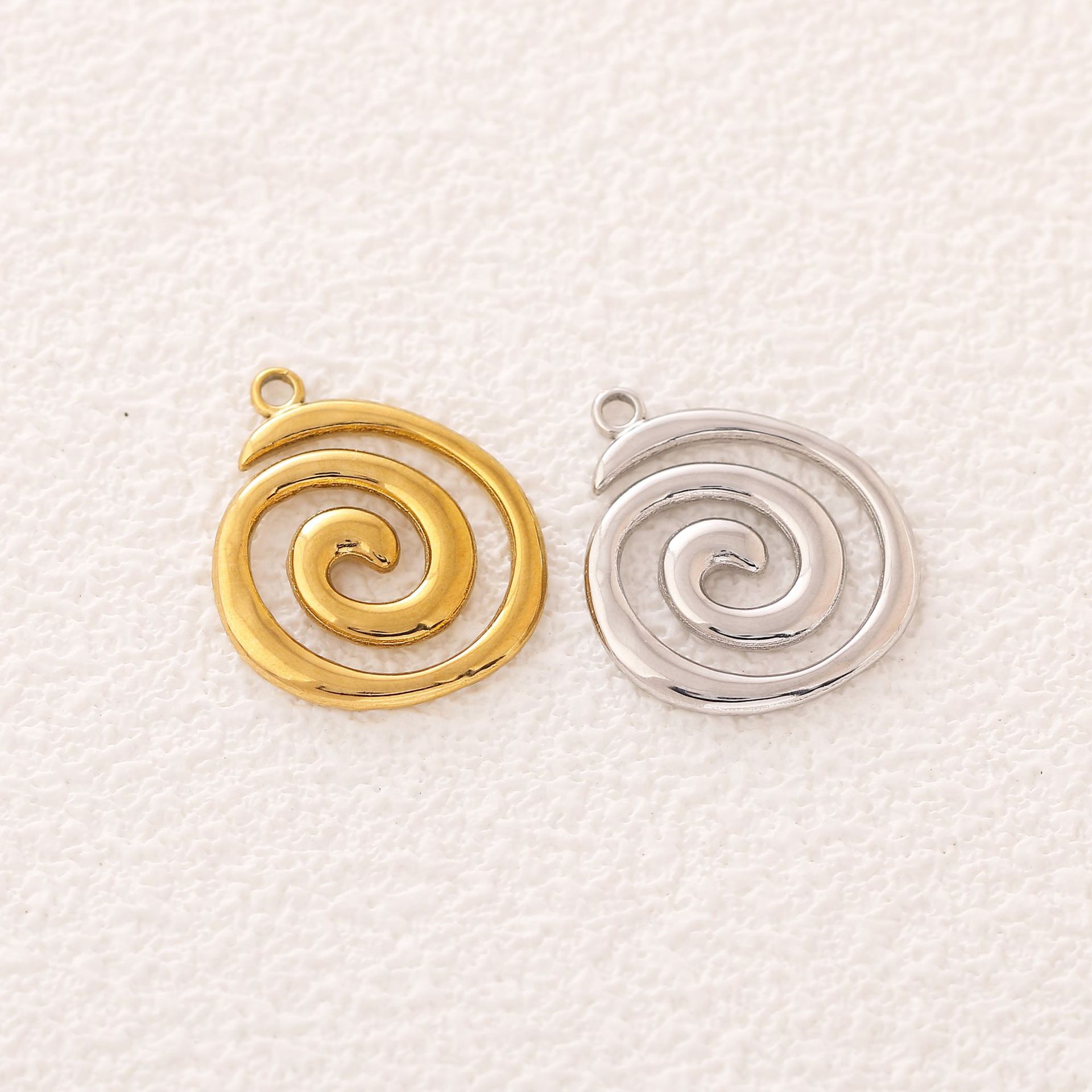1 Piece 304 Stainless Steel 18K Gold Plated Swirl Pattern Pendant display picture 2