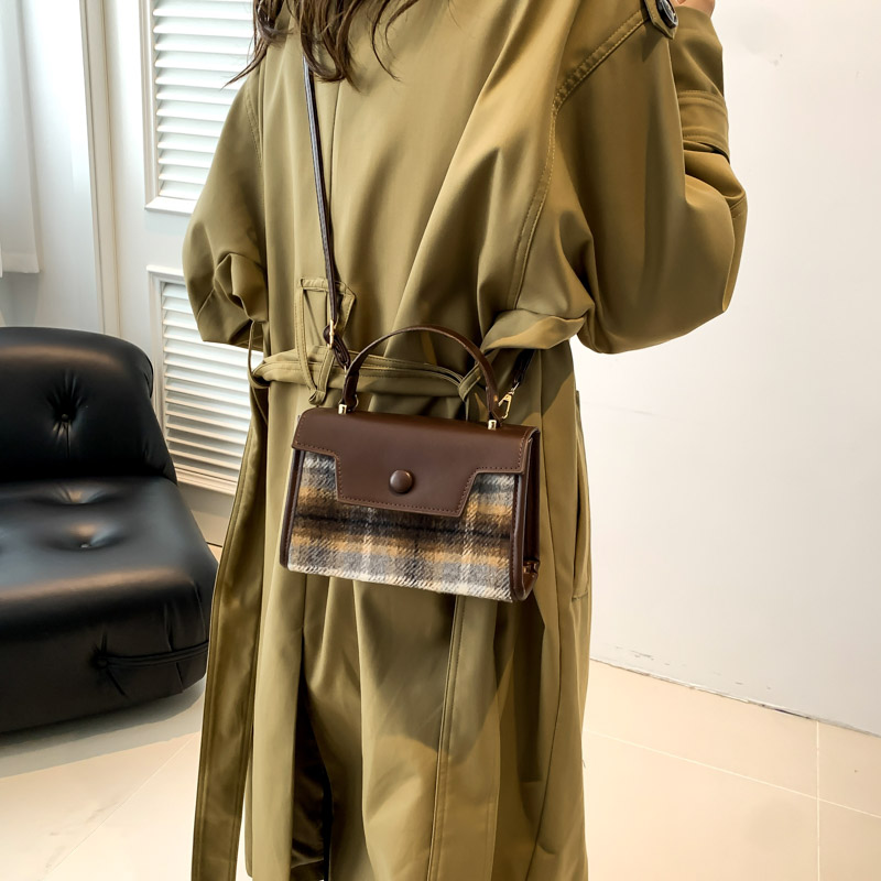 Women's Woolen Color Block Vintage Style Square Flip Cover Handbag display picture 8