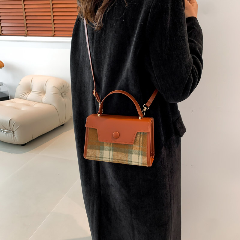 Women's Woolen Color Block Vintage Style Square Flip Cover Handbag display picture 4