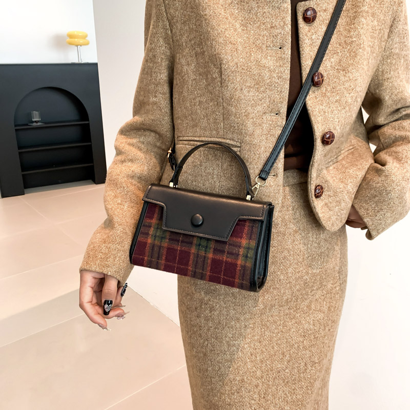 Women's Woolen Color Block Vintage Style Square Flip Cover Handbag display picture 10