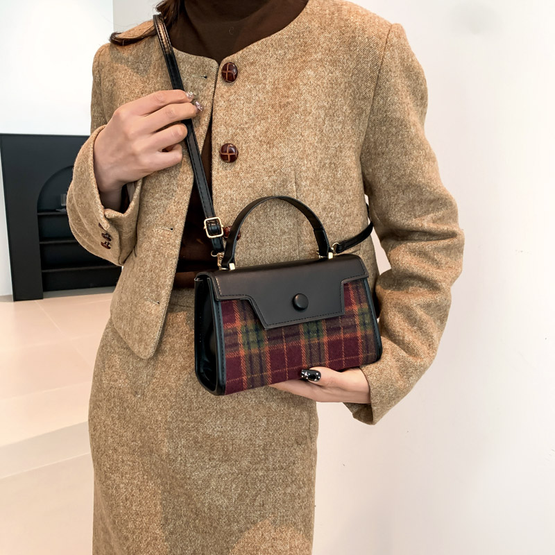 Women's Woolen Color Block Vintage Style Square Flip Cover Handbag display picture 12