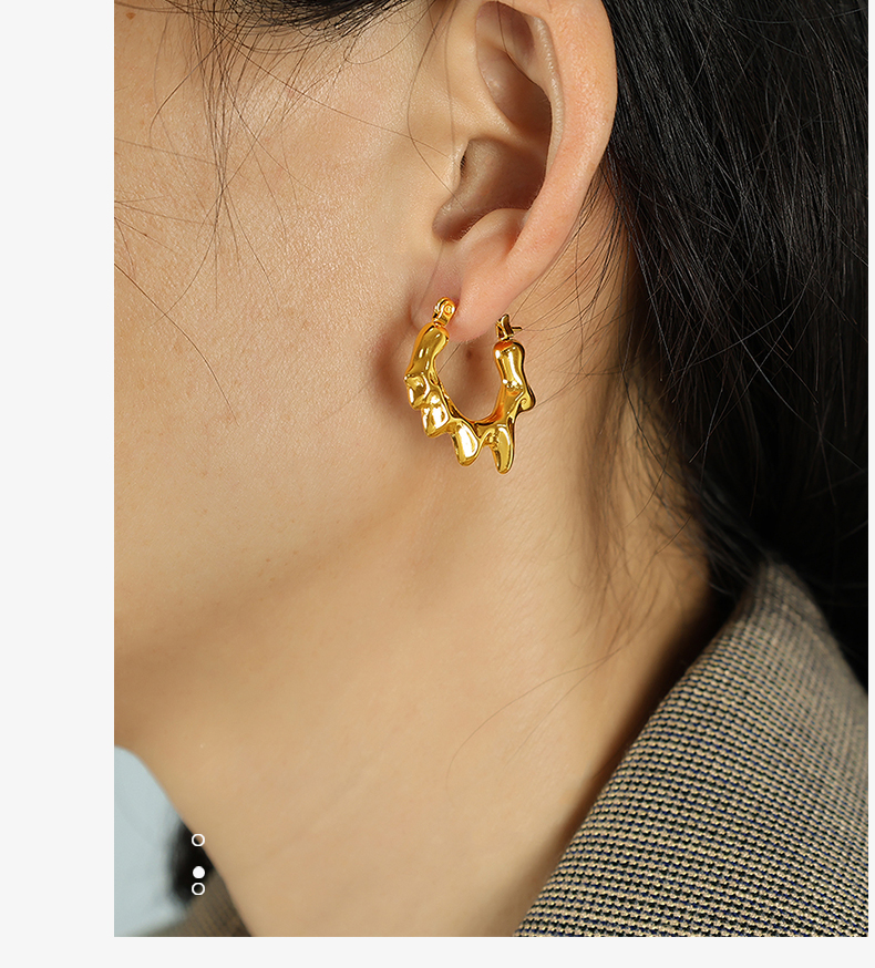 1 Pair Elegant Retro Flame Irregular Plating Titanium Steel 18k Gold Plated Hoop Earrings display picture 4