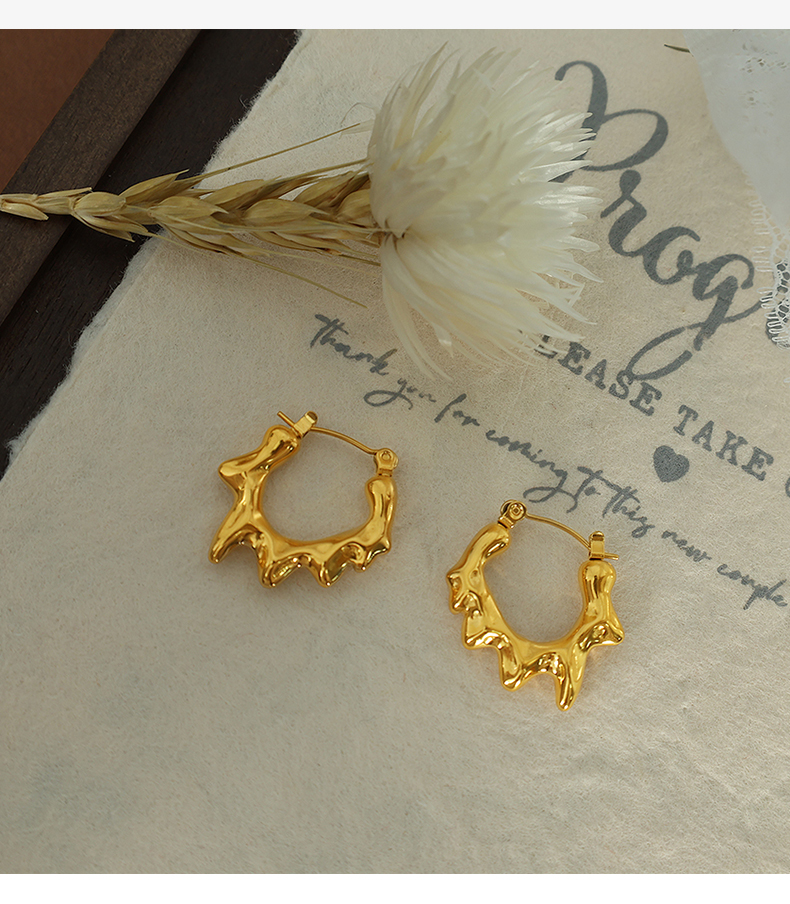 1 Pair Elegant Retro Flame Irregular Plating Titanium Steel 18k Gold Plated Hoop Earrings display picture 7