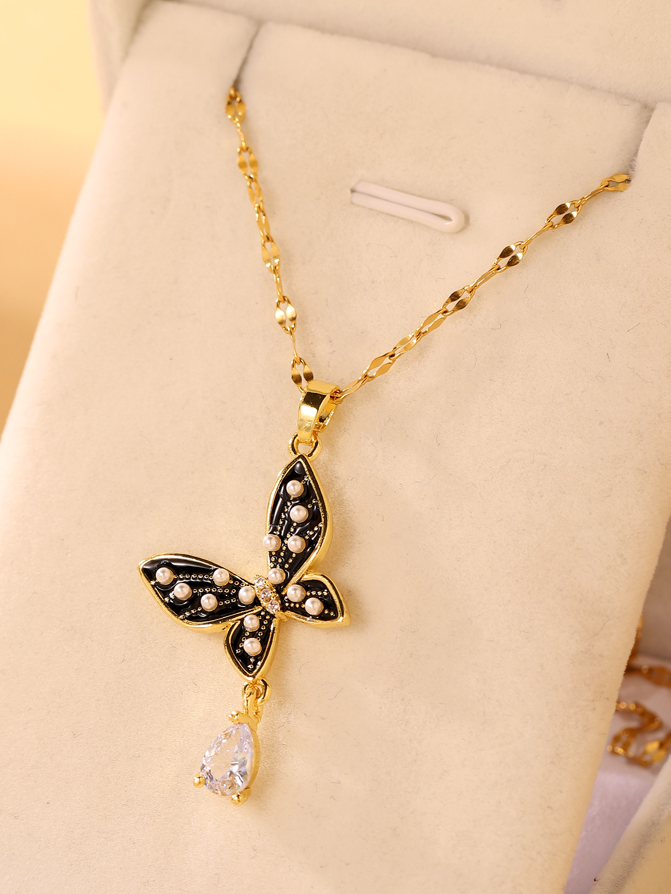 Elegant Glam Butterfly Stainless Steel Enamel Plating Inlay Artificial Pearls Zircon 18k Gold Plated Pendant Necklace display picture 4