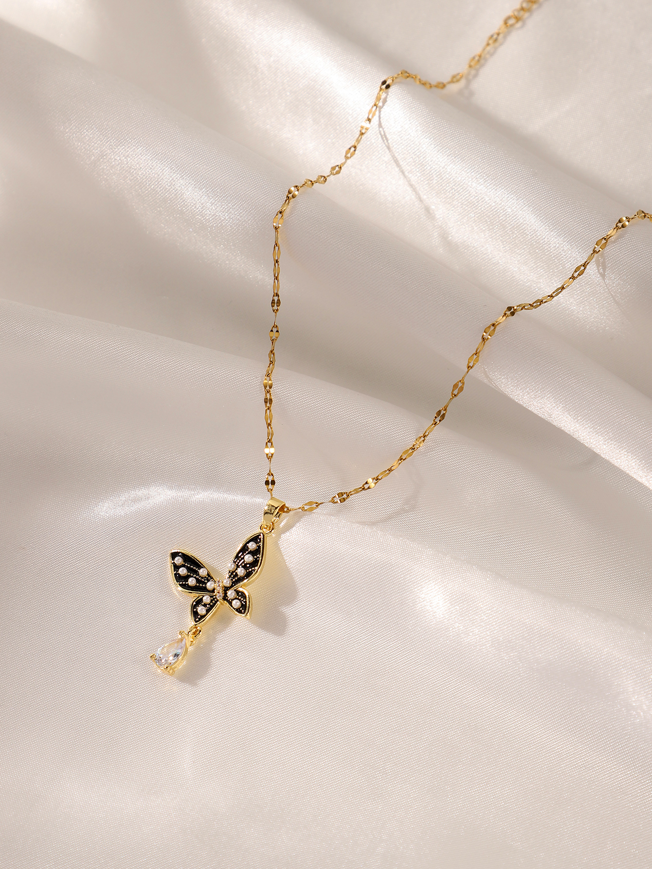 Elegant Glam Butterfly Stainless Steel Enamel Plating Inlay Artificial Pearls Zircon 18k Gold Plated Pendant Necklace display picture 5