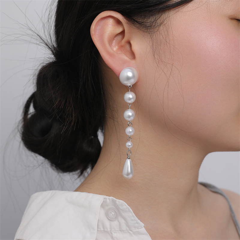 1 Pair Vintage Style Simple Style Water Droplets Solid Color Beaded Plating Imitation Pearl Alloy Drop Earrings display picture 1