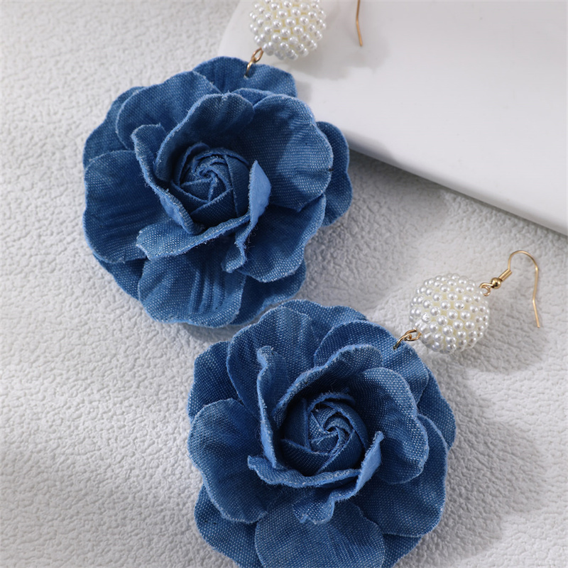 1 Pair Exaggerated Romantic Flower Pearl Three-dimensional Alloy Cloth Drop Earrings Earrings display picture 5