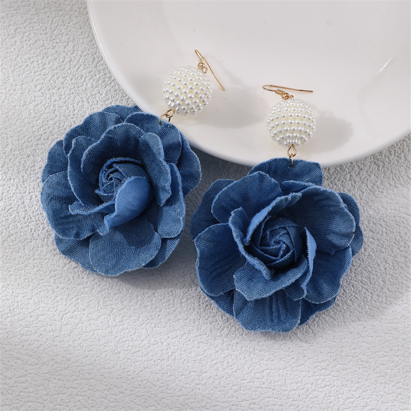 1 Pair Exaggerated Romantic Flower Pearl Three-dimensional Alloy Cloth Drop Earrings Earrings display picture 4