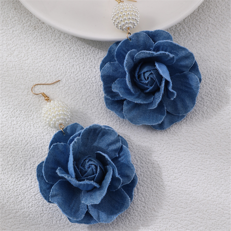 1 Pair Exaggerated Romantic Flower Pearl Three-dimensional Alloy Cloth Drop Earrings Earrings display picture 2