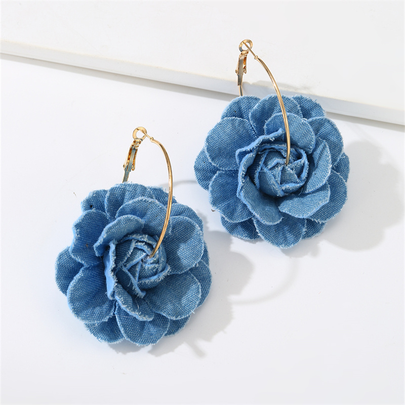 1 Pair Exaggerated Romantic Flower Pearl Three-dimensional Alloy Cloth Drop Earrings Earrings display picture 10