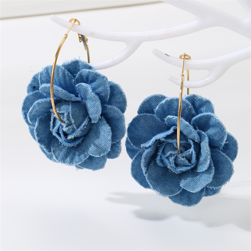 1 Pair Exaggerated Romantic Flower Pearl Three-dimensional Alloy Cloth Drop Earrings Earrings display picture 11