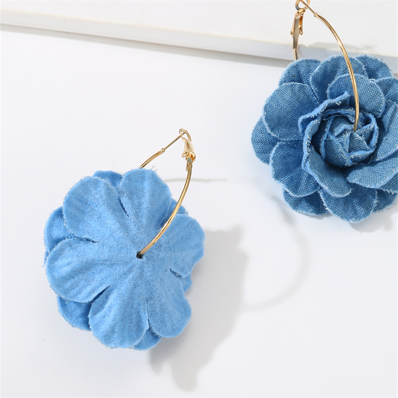 1 Pair Exaggerated Romantic Flower Pearl Three-dimensional Alloy Cloth Drop Earrings Earrings display picture 9