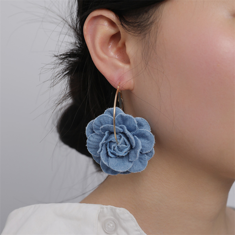 1 Pair Exaggerated Romantic Flower Pearl Three-dimensional Alloy Cloth Drop Earrings Earrings display picture 7
