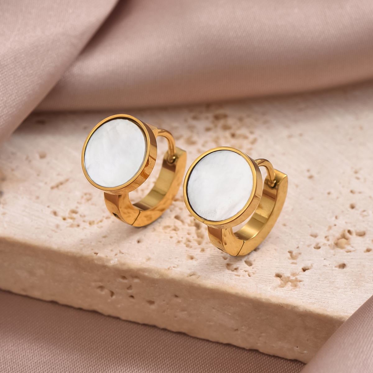 1 Pair Simple Style Commute Round Oval Heart Shape Irregular Plating Inlay 304 Stainless Steel Shell 14K Gold Plated Earrings display picture 2