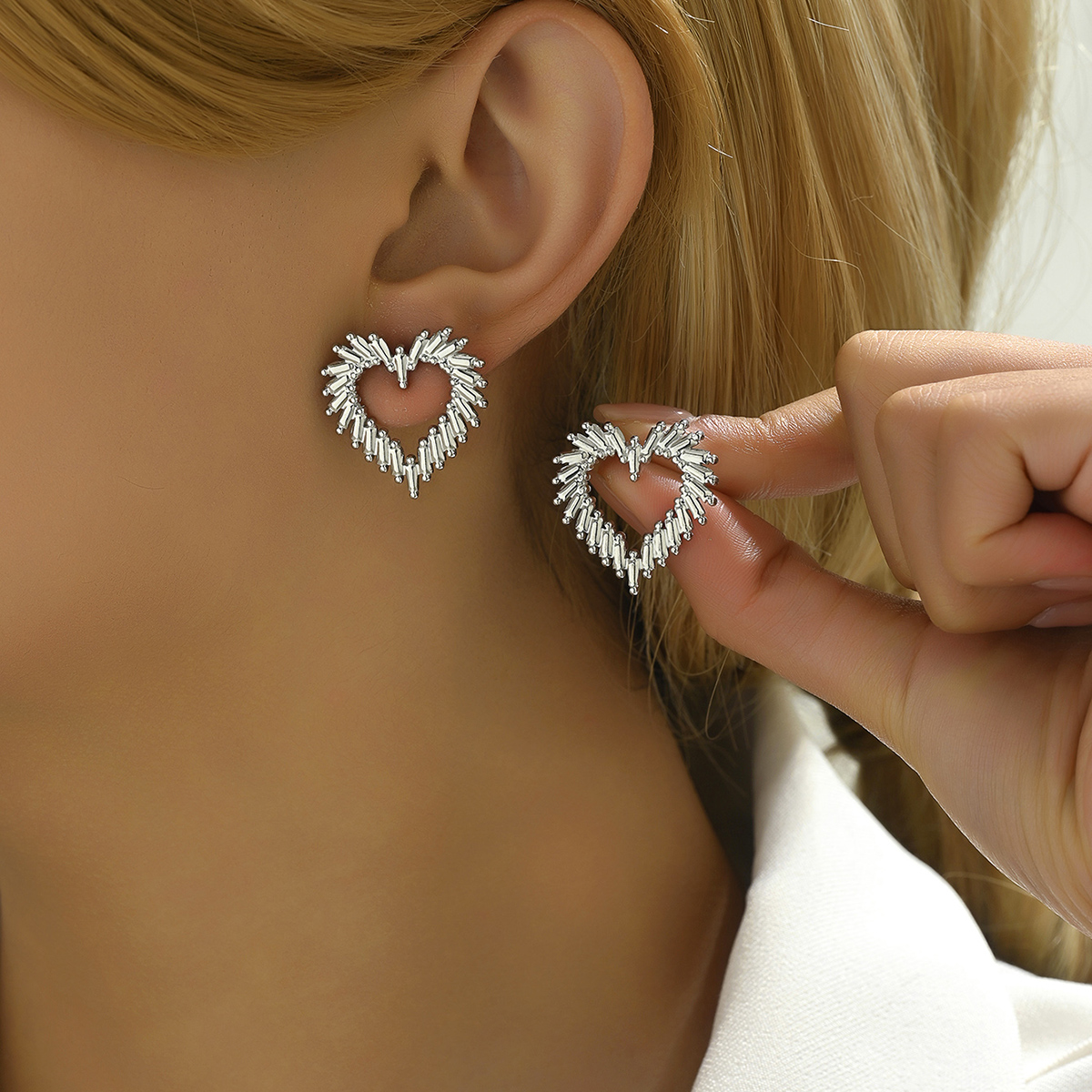 1 Pair Simple Style Classic Style Star Leaves Heart Shape Pleated 201 Stainless Steel Earrings Ear Studs display picture 9