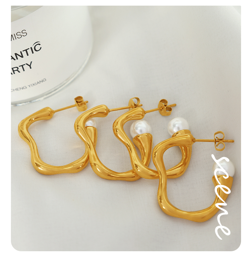 1 Paar Elegant Einfacher Stil C-form Irregulär Überzug Titan Stahl Künstliche Perlen 18 Karat Vergoldet Ohrstecker display picture 8