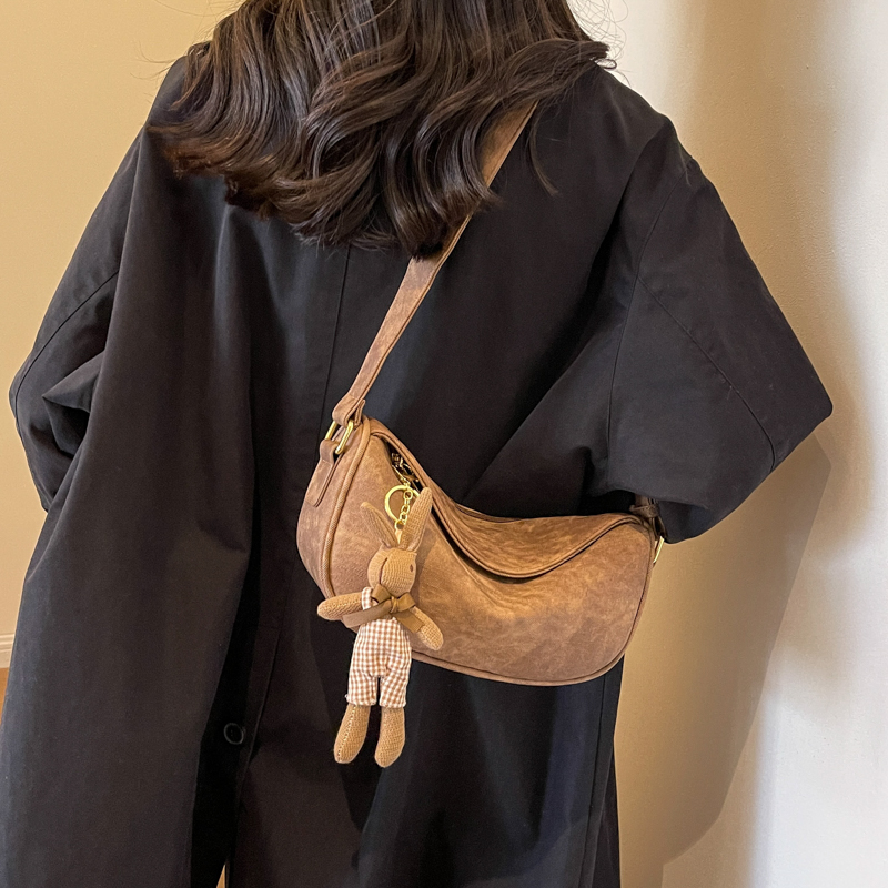 Women's Pu Solid Color Punk Classic Style Sewing Thread Dumpling Shape Zipper Shoulder Bag display picture 5