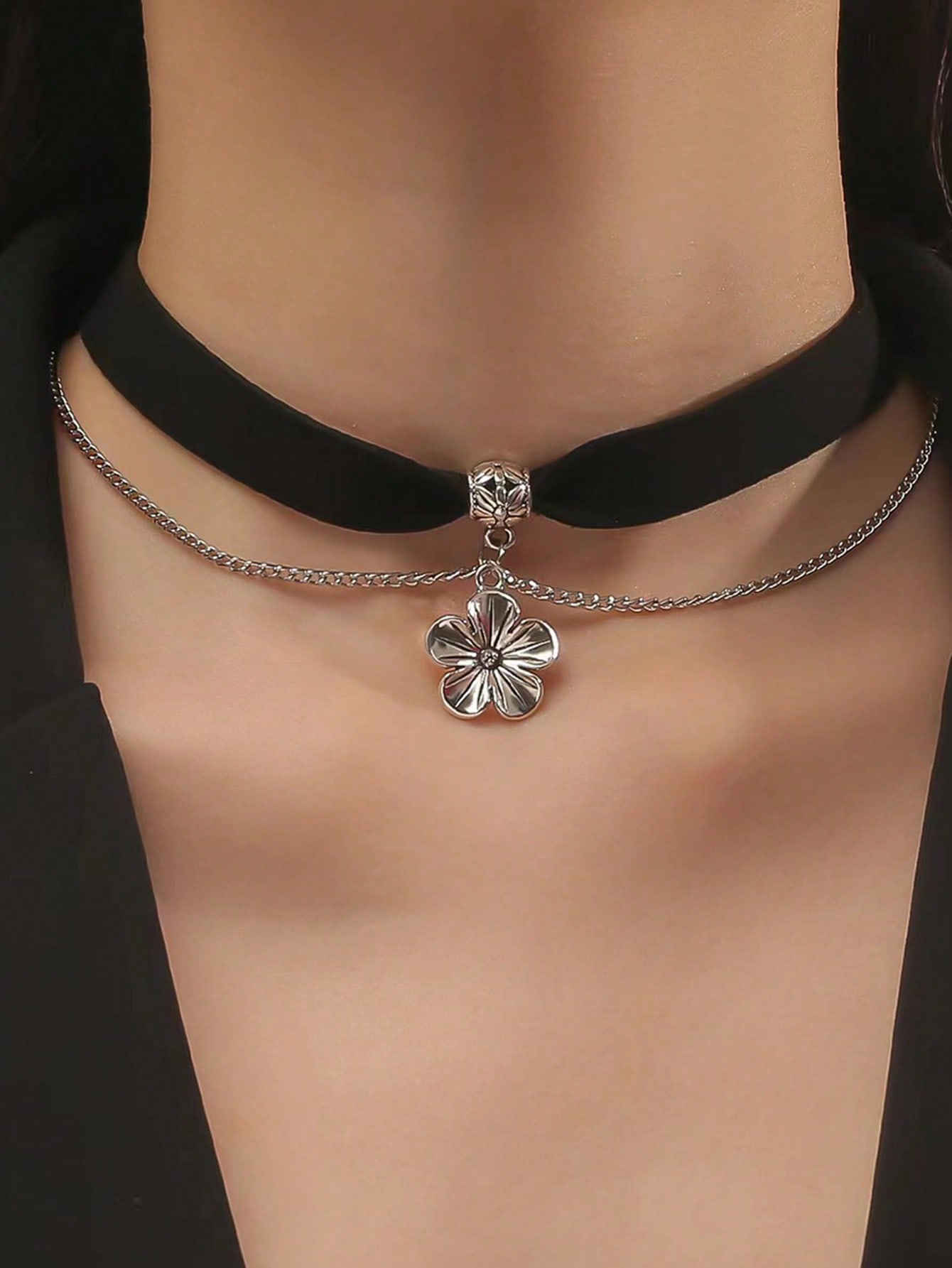 Style Simple Forme De Cœur Fleur Noeud D'arc Alliage Acier Au Titane Le Cuivre Perlé Incruster Résine Zircon Femmes Collier display picture 2