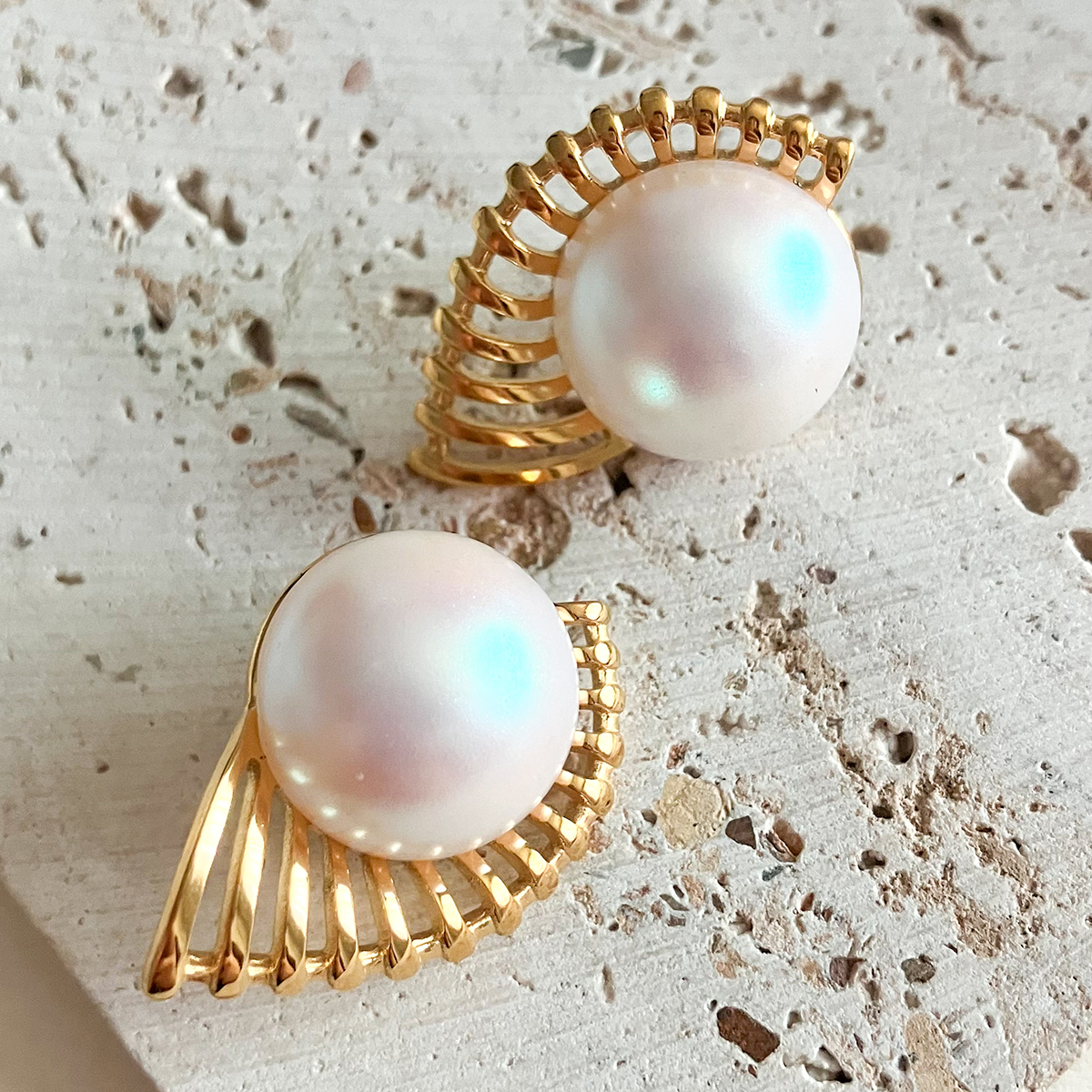1 Pair Simple Style Sector Asymmetrical Polishing Three-dimensional 304 Stainless Steel Imitation Pearl Pearl 14K Gold Plated Ear Studs display picture 3