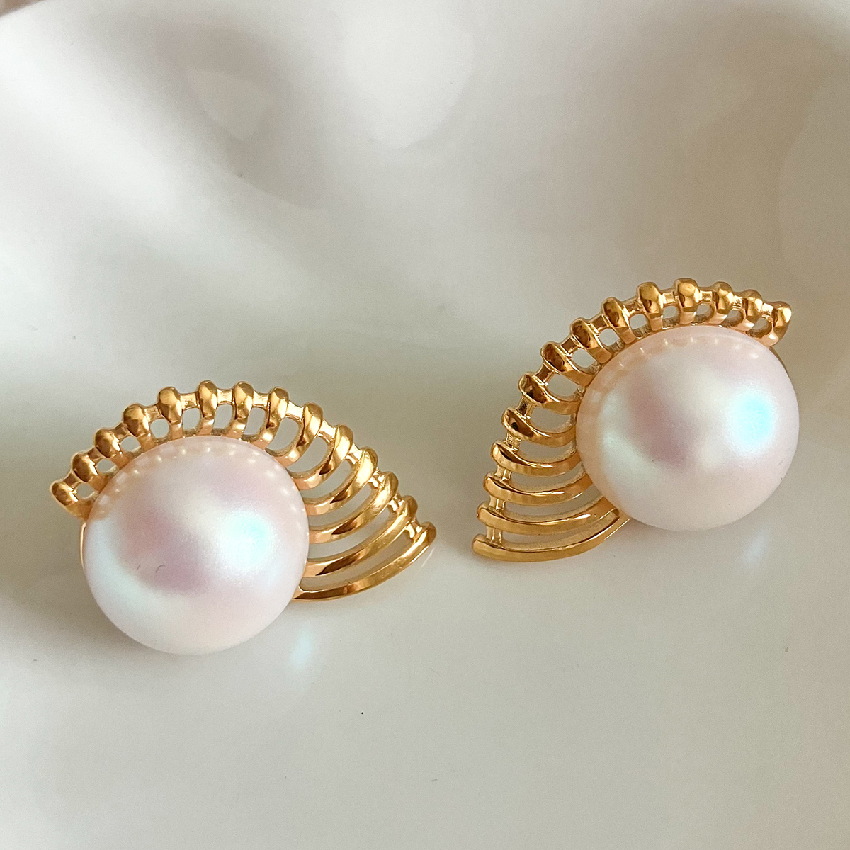 1 Pair Simple Style Sector Asymmetrical Polishing Three-dimensional 304 Stainless Steel Imitation Pearl Pearl 14K Gold Plated Ear Studs display picture 2