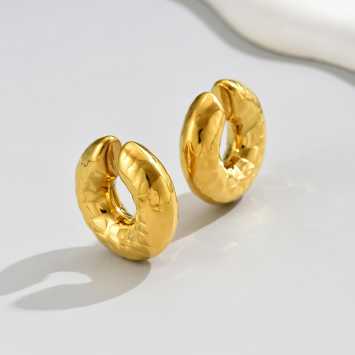 1 Pair Retro Geometric Plating Titanium Steel 18k Gold Plated Ear Cuffs display picture 2