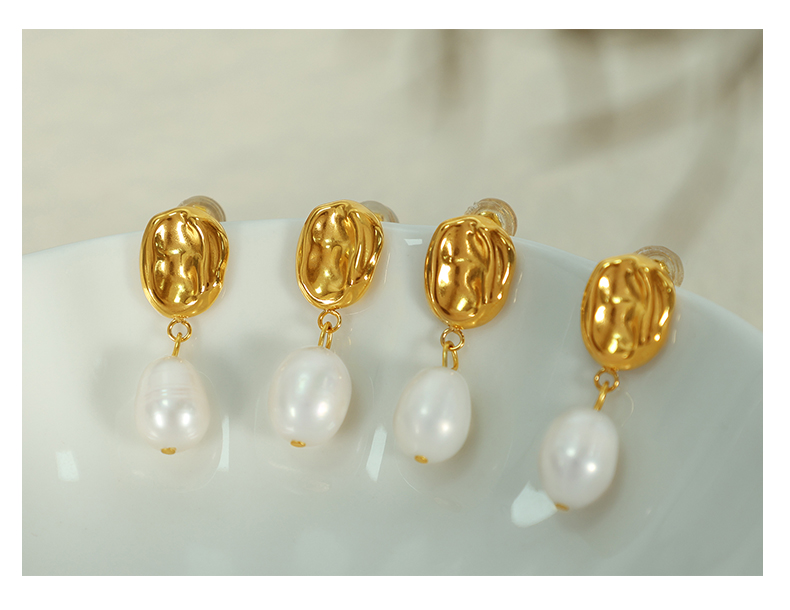 1 Pair Elegant Vintage Style Irregular Color Block Plating Inlay Titanium Steel Freshwater Pearl 18k Gold Plated Drop Earrings display picture 4