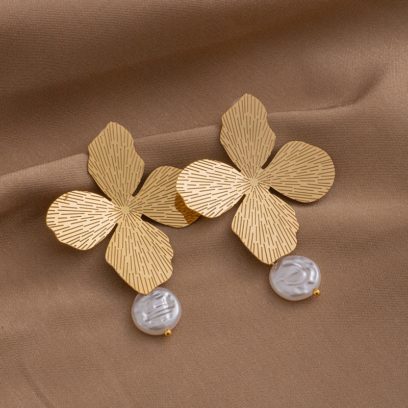 1 Pair Elegant Classical Flower Plating Inlay 304 Stainless Steel Shell 14K Gold Plated Drop Earrings display picture 4