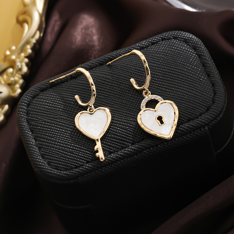 1 Pair Romantic Heart Shape Key Lock Plating Inlay Copper Rhinestones Shell 14k Gold Plated Drop Earrings display picture 6