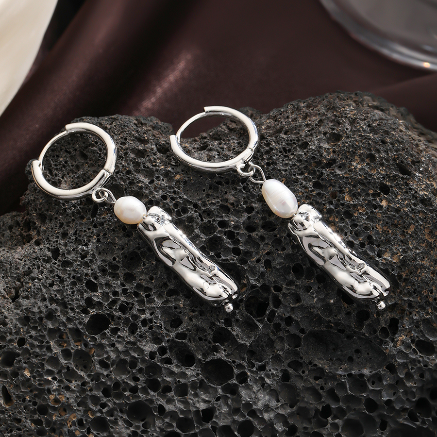 1 Paire Élégant Glamour Géométrique Placage Incruster Le Cuivre Perle D'eau Douce Plaqué Argent Boucles D'oreilles display picture 4