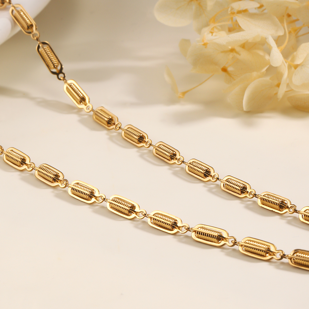 201 Edelstahl 18 Karat Vergoldet Einfacher Stil Überzug Geometrisch Halskette display picture 1