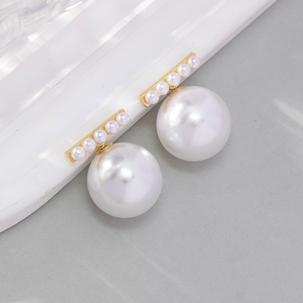 1 Pair Simple Style Round Arylic Alloy Drop Earrings display picture 1