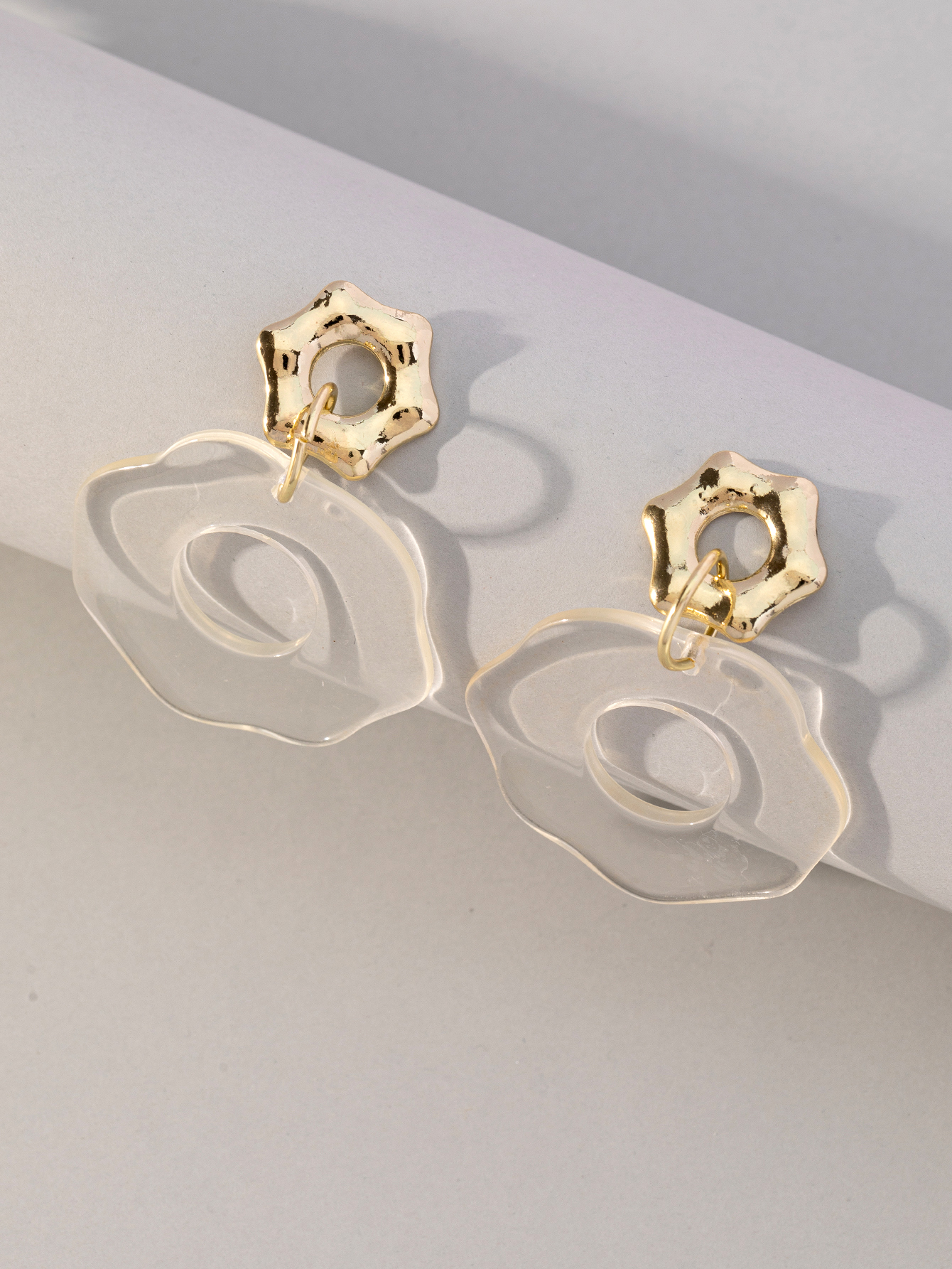 1 Pair Simple Style Geometric Arylic Drop Earrings display picture 2