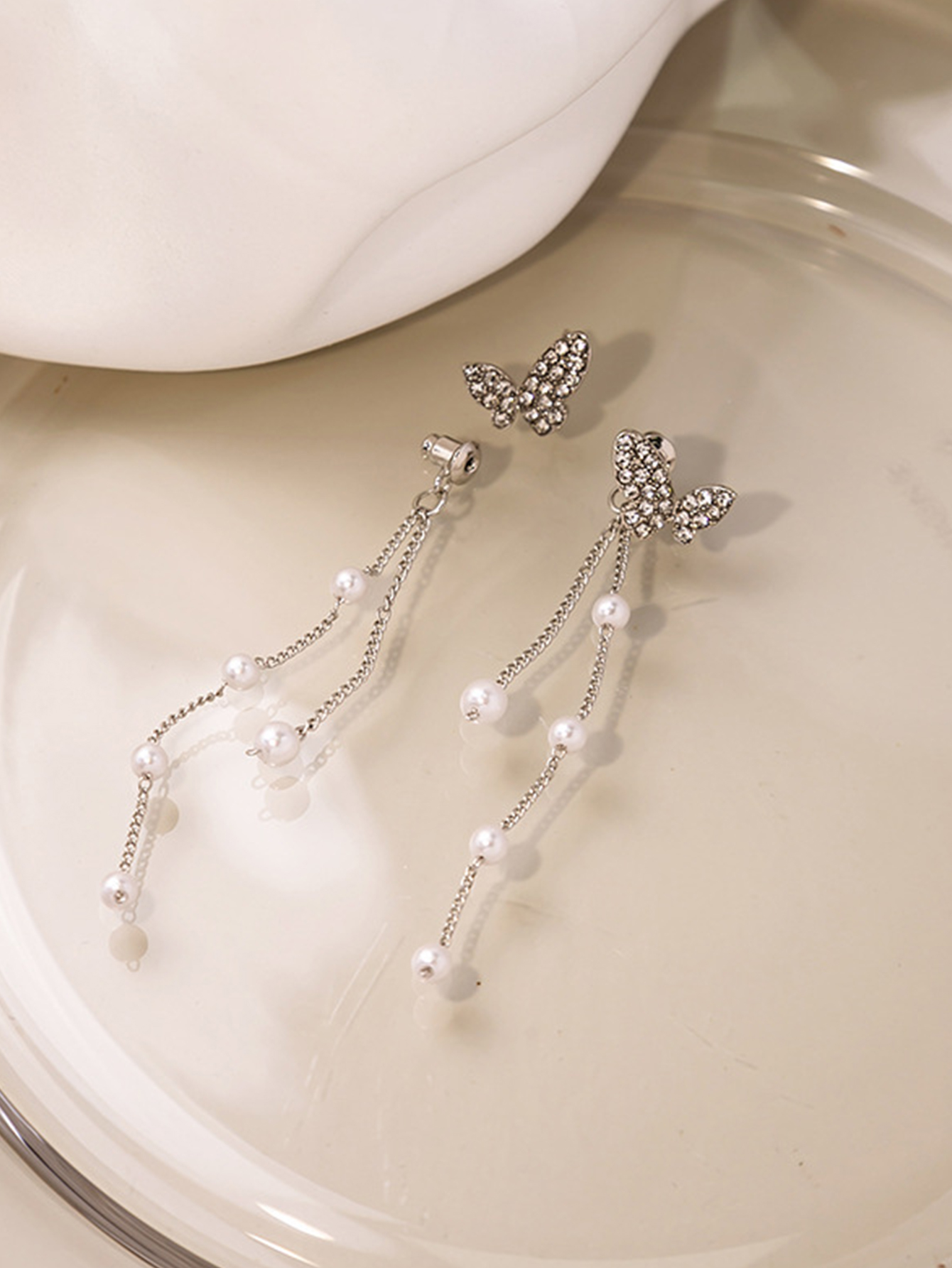 1 Pair French Style Butterfly Alloy Drop Earrings display picture 3