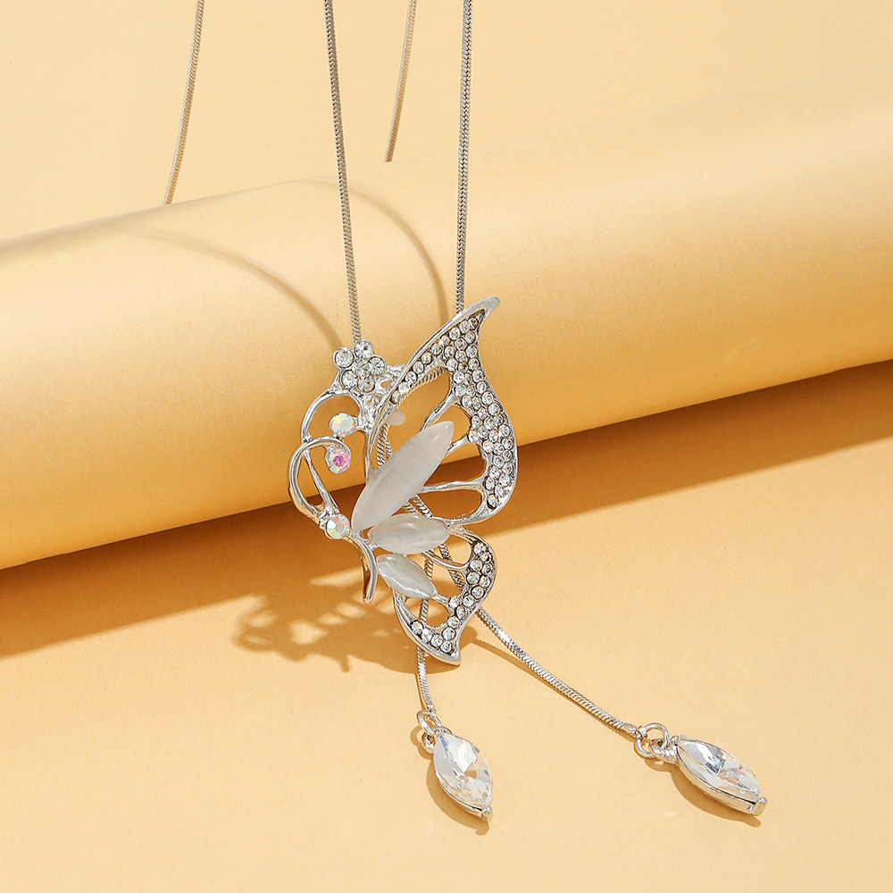 Elegant Butterfly Alloy Copper Plating Inlay Artificial Crystal Artificial Rhinestones Opal Women's Sweater Chain display picture 2