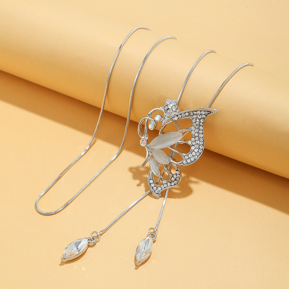 Elegant Butterfly Alloy Copper Plating Inlay Artificial Crystal Artificial Rhinestones Opal Women's Sweater Chain display picture 3