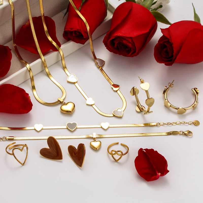Retro Simple Style Heart Shape Stainless Steel Plating 18k Gold Plated Bracelets Earrings Necklace display picture 5