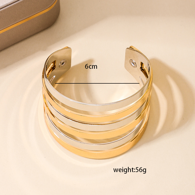 Elegant Exaggerated Geometric Alloy Plating Women's Bangle display picture 4