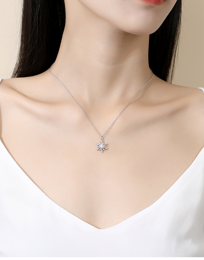 Elegant Simple Style Snowflake Sterling Silver Plating Inlay Zircon Pendant Necklace display picture 1