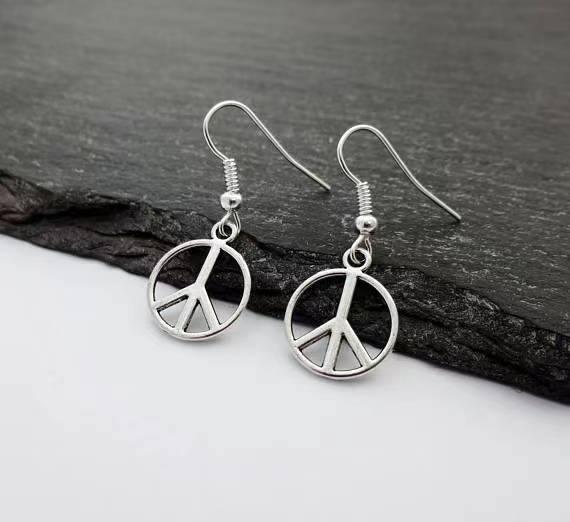 1 Pair Simple Style Geometric Plating Alloy Silver Plated Drop Earrings display picture 1